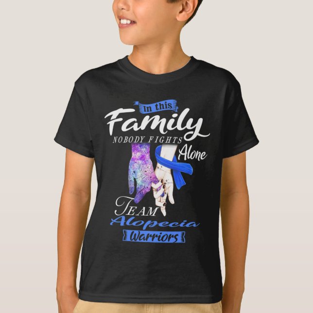 Camiseta En Esta Familia Nadie Pelea Sola Alopecia Del Equi (Anverso)