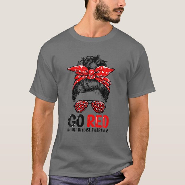 Camiseta En Febrero, Las Mujeres De Los Bun De Red Messy Se (Anverso)
