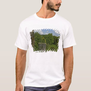 Camiseta En Irlanda, en Blarney Castle una torre de piedra 