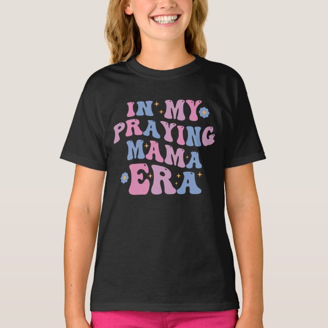 Camiseta En la era de mi mamá rezando (Anverso)