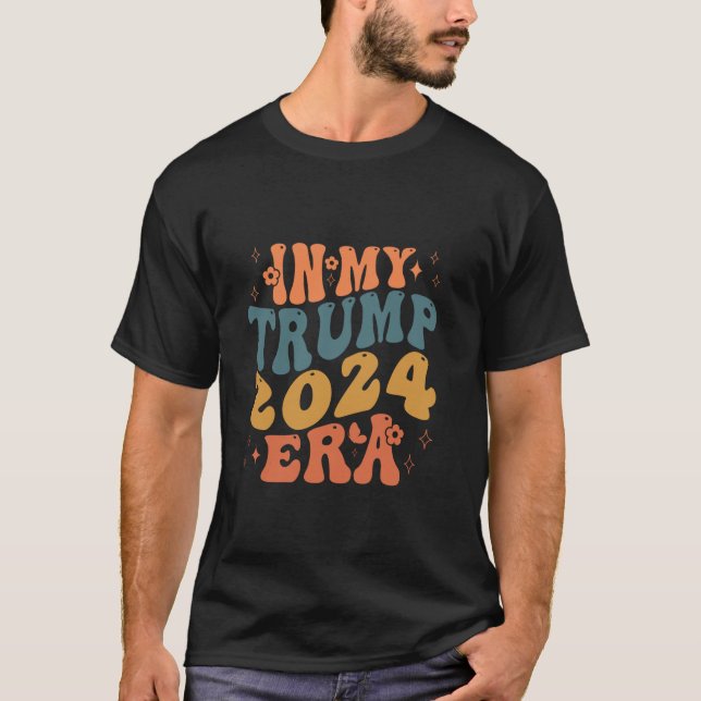 Camiseta En la era de Trump 2024, Groovy recuperó a Estados (Anverso)