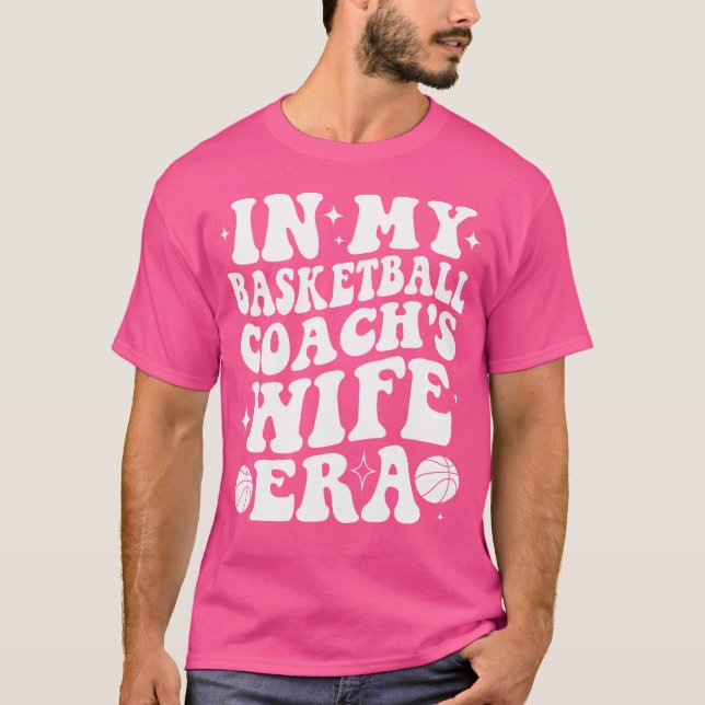 Camiseta En La Era Groovy Basketbal De Esposa De Mi Entrena (Anverso)