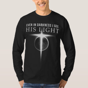 Camiseta En la oscuridad veo su luz Jesús Regalo cristiano