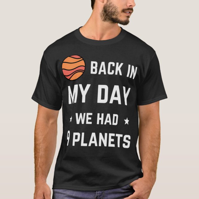 Camiseta En Mi Día Teníamos Nueve Planetas (Anverso)