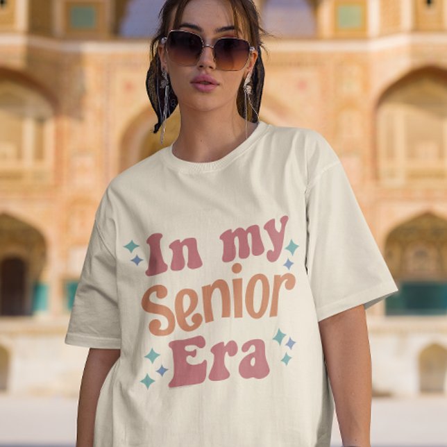 Camiseta En mi edad de graduación graciosa cita a las mujer (in my senior era graduation class of 2024 tshirt
)