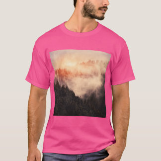 Camiseta En Mi Otro Mundo Amanecer En Una Niebla Romántica 