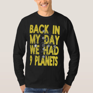 Camiseta En mis tiempos teníamos 9 planetas Plutón Presen