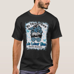 Camiseta En noviembre llevamos una guerra con un bollo azul