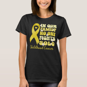 Camiseta en nuestra familia nadie lucha contra el cáncer in