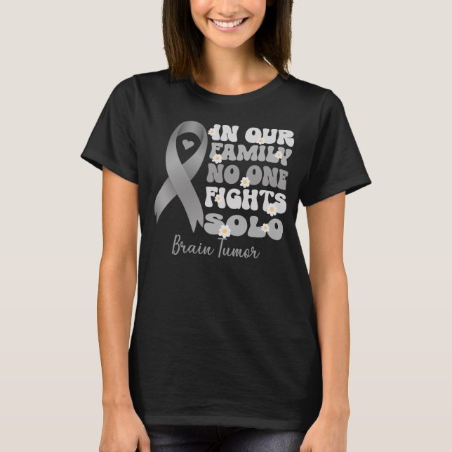 Camiseta en nuestra familia nadie lucha contra la cance del (Anverso)
