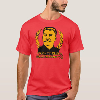 Camiseta ¡En Rusia soviética, el bigote le monta!