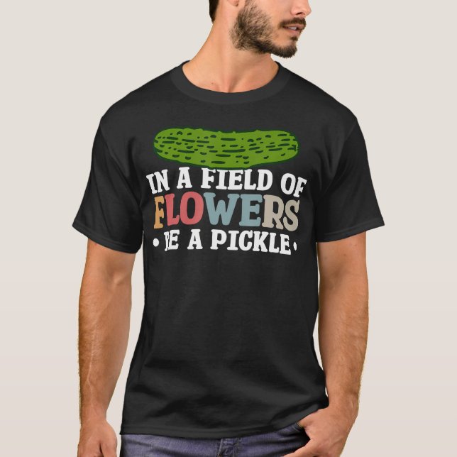 Camiseta En Un Campo De Flores Sé Un Pepinillo (Anverso)