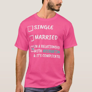 Camiseta En un libro contable de Humor de Relaciones Contab