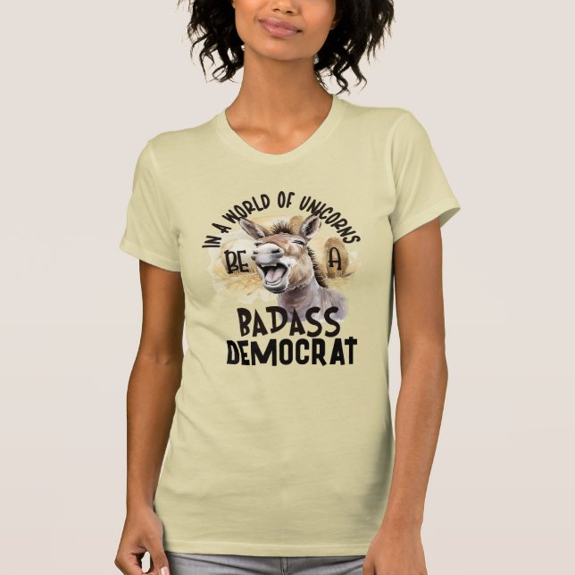 Camiseta En un mundo de Unicornios, sé demócrata demócrata  (Anverso)
