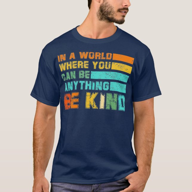 Camiseta En Un Mundo Donde Puedes Ser Algo Amable (Anverso)