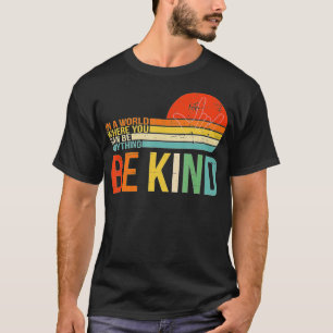 Camiseta En Un Mundo Donde Puedes Ser Algo Amable