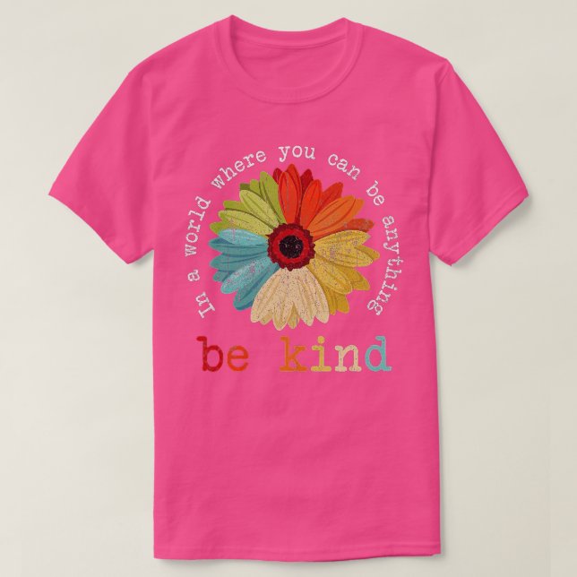 Camiseta En Un Mundo Donde Puedes Ser Algo Amable (Diseño del anverso)