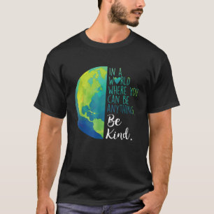 Camiseta En Un Mundo Donde Puedes Ser Algo Amable