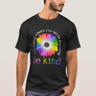 Camiseta En Un Mundo Donde Puedes Ser Algo Amable Hippi