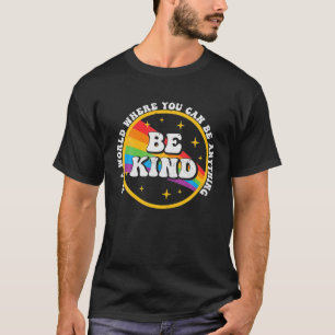Camiseta En Un Mundo Donde Puedes Ser Algo Gay