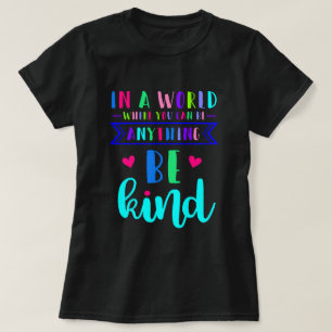 Camiseta En un Mundo Donde Puedes Ser Cualquier Cosa