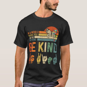 Camiseta En un mundo donde puedes ser cualquier cosa. 2 de