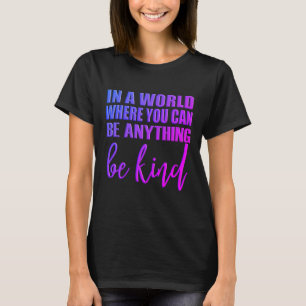 Camiseta En un mundo donde puedes ser cualquier cosa - Sé a