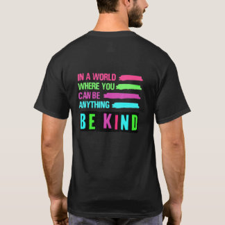 Camiseta En un mundo donde puedes ser cualquier cosa, sé am