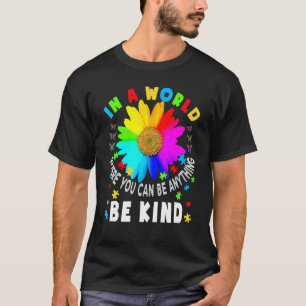 Camiseta En un mundo donde puedes ser cualquier cosa sé ama
