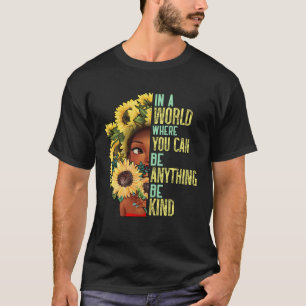 Camiseta En un mundo donde puedes ser cualquier cosa sé ama