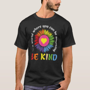 Camiseta En un mundo donde puedes ser cualquier cosa sé ama