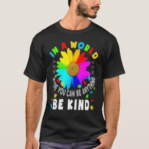 Camiseta En Un Mundo Donde Puedes Ser Cualquier Cosa Sé Ama