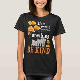Camiseta En Un Mundo Donde Se Puede Ser Amable Elepha