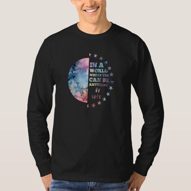 Camiseta En Un Mundo Donde Se Puede Ser Amable O De Cualqui (Anverso)