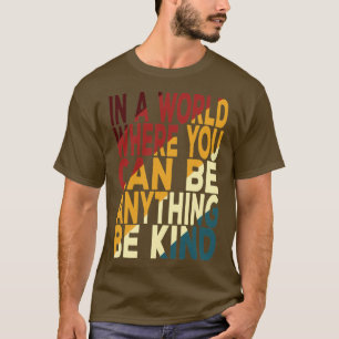 Camiseta En Un Mundo Donde Se Puede Ser Cualquier Cosa 4