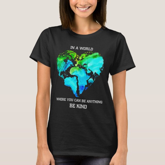 Camiseta En un mundo donde usted puede estar cualquier cosa (Anverso)