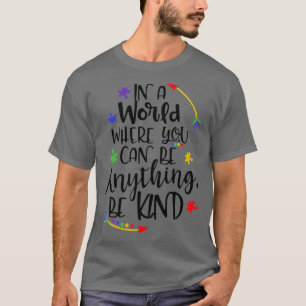 Camiseta En Un Mundo En El Que Puedes Ser Algo Amable - Kin