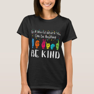 Camiseta En un mundo en el que puedes ser cualquier cosa