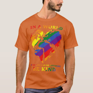 Camiseta En un mundo en el que puedes ser cualquier cosa Fe
