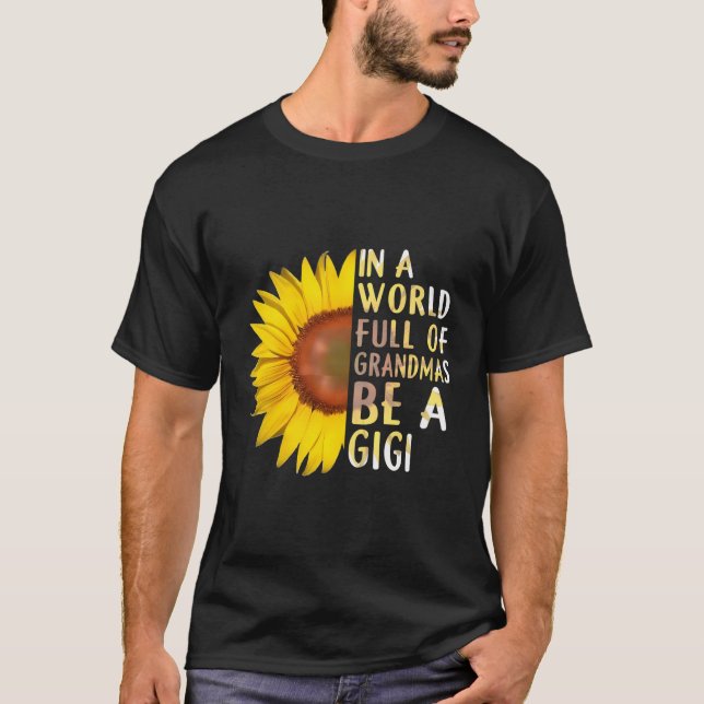 Camiseta En Un Mundo Lleno De Abuelitos Sea Un Girasol Gigi (Anverso)