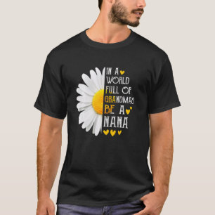 Camiseta En Un Mundo Lleno De Abuelitos Sea Una Madre Nana