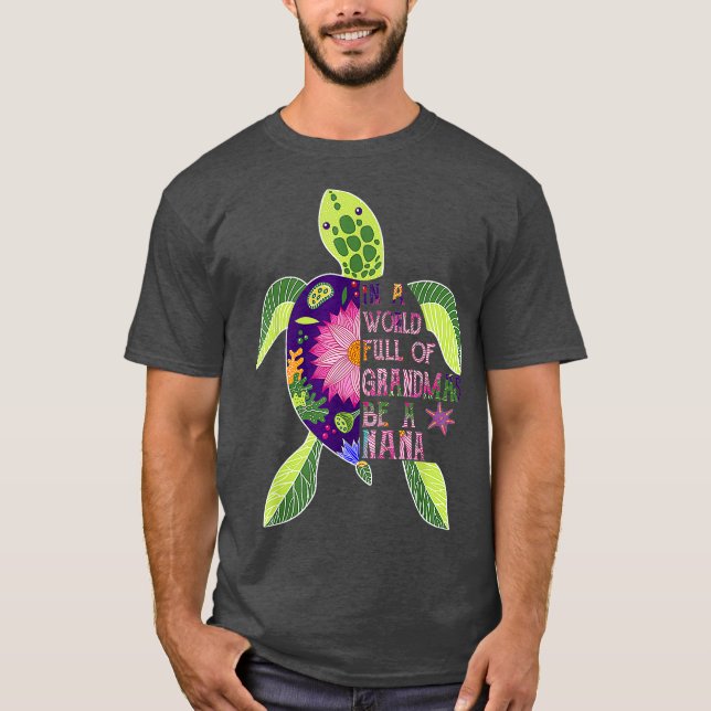 Camiseta En Un Mundo Lleno De Abuelitos Sea Una Tortuga Nan (Anverso)
