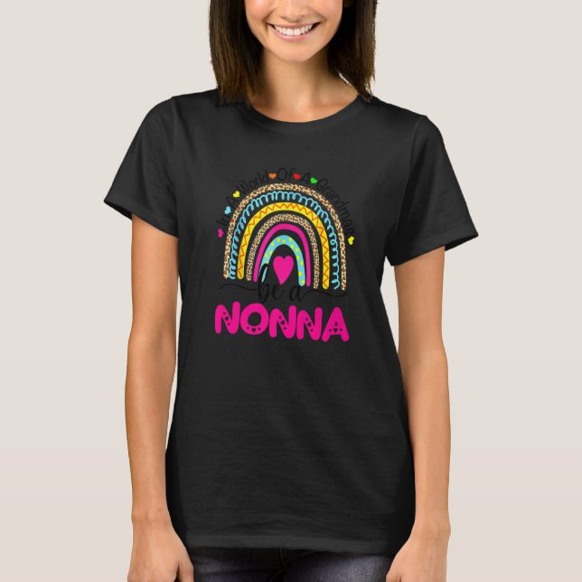 Camiseta En un mundo lleno de abuelos, no seas arcoiris (Anverso)