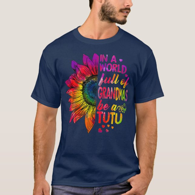 Camiseta En un mundo lleno de abuelos sea TuTu (Anverso)