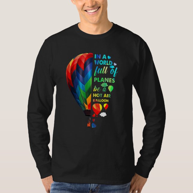 Camiseta En Un Mundo Lleno De Aviones Hay Un Globo De Aire  (Anverso)