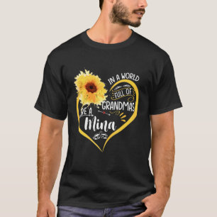Camiseta En Un Mundo Lleno De Granmas Sé Un Mina Sunshine