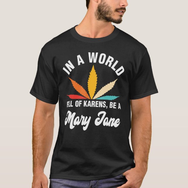 Camiseta En Un Mundo Lleno De Karens Sea Una Mary Jane Weed (Anverso)