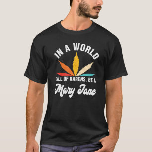 Camiseta En Un Mundo Lleno De Karens Sea Una Mary Jane Weed