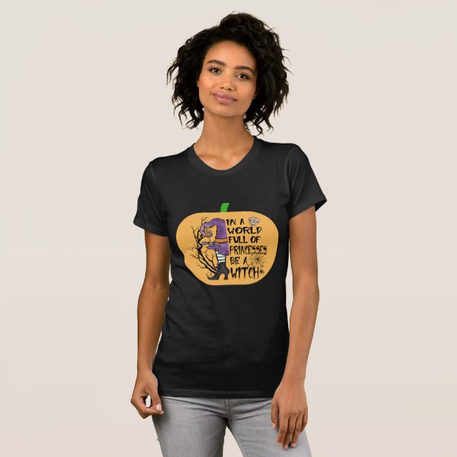 Camiseta En un mundo lleno de princesas sé bruja (Anverso completo)