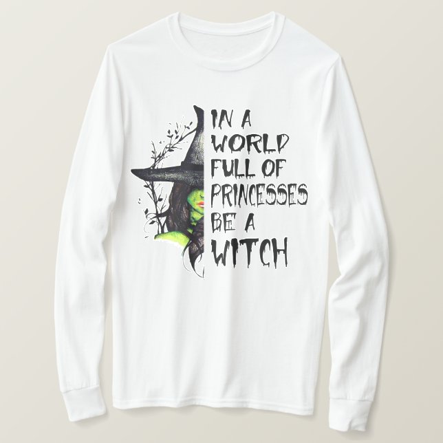 Camiseta En un mundo lleno de princesas sé bruja (Anverso del diseño)